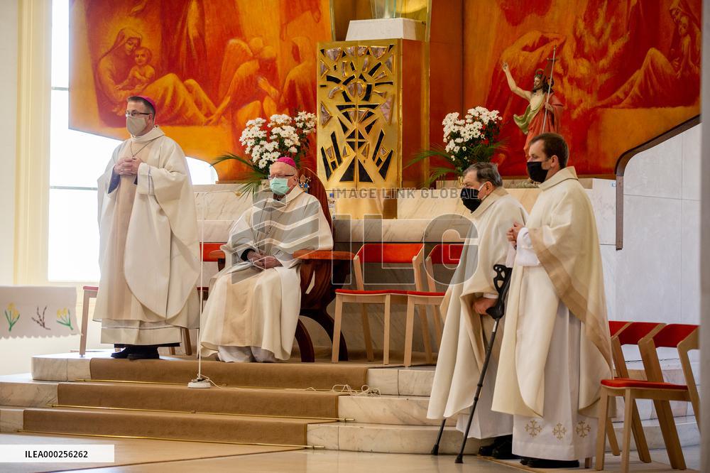 Frantisek Vaclav Lobkowicz, bishop, green face mask