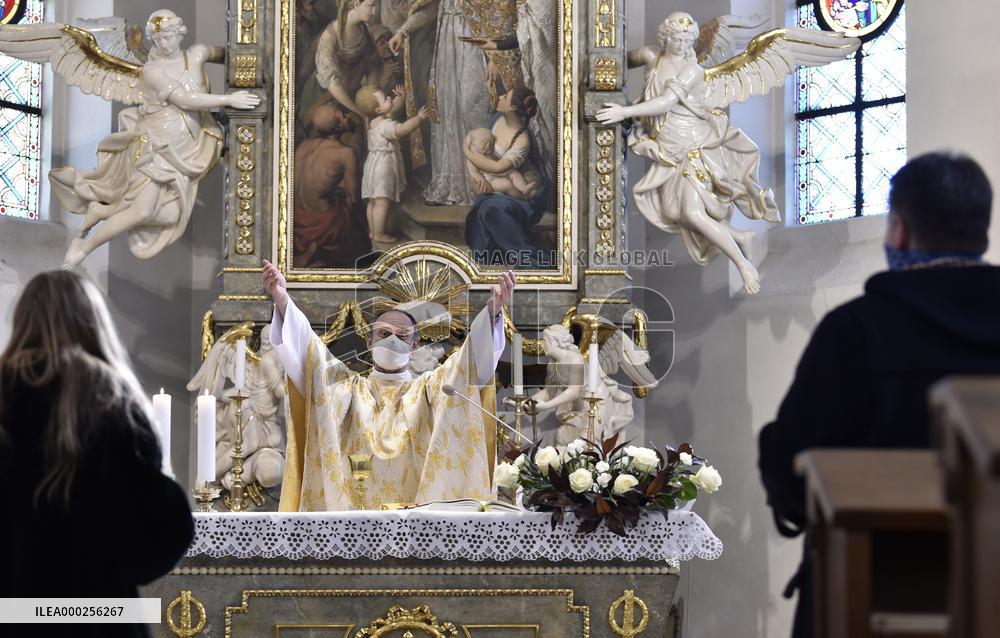 Easter Mass, priest, Czech, video stream, online