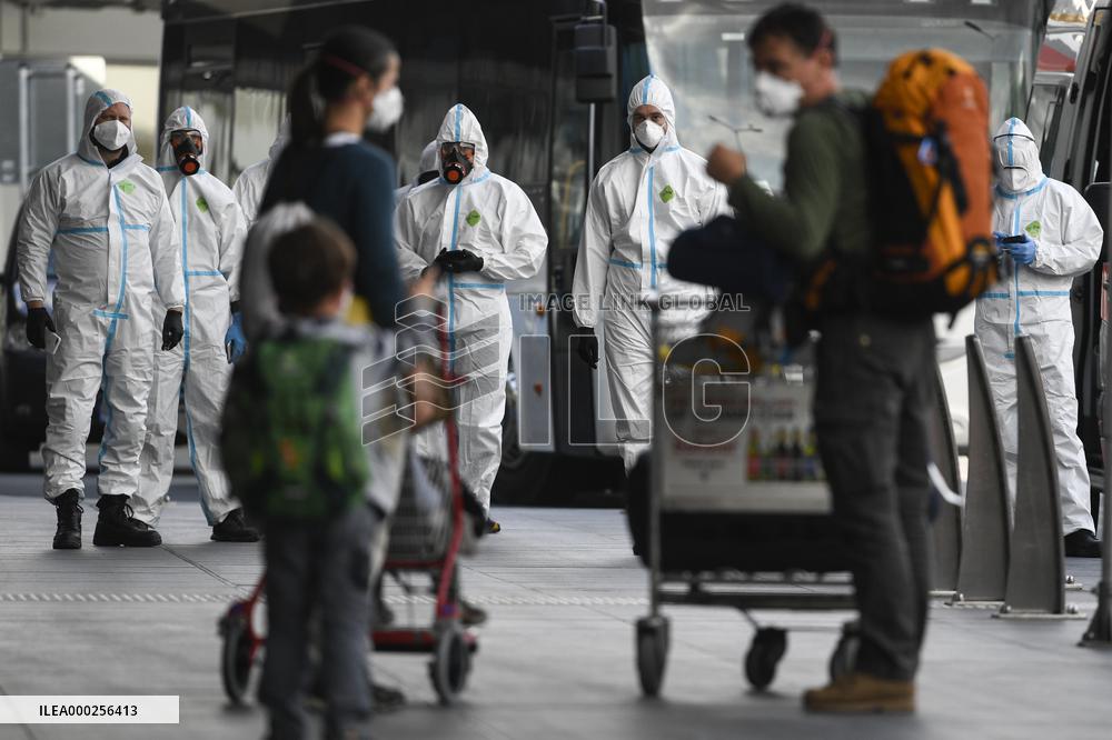 Last Czech repatriation aircraft