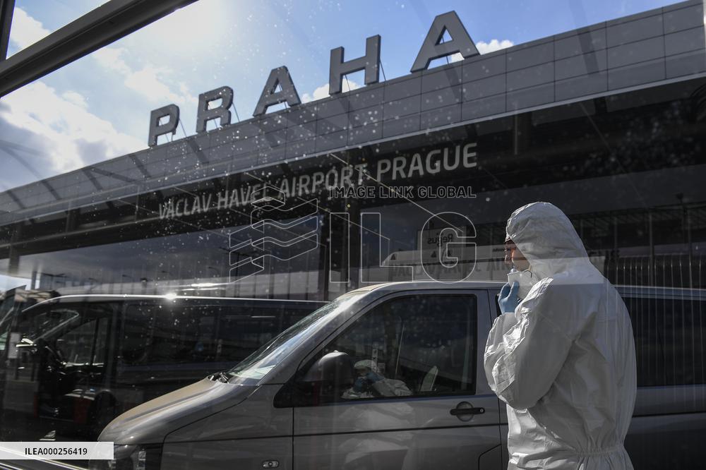 Last Czech repatriation aircraft