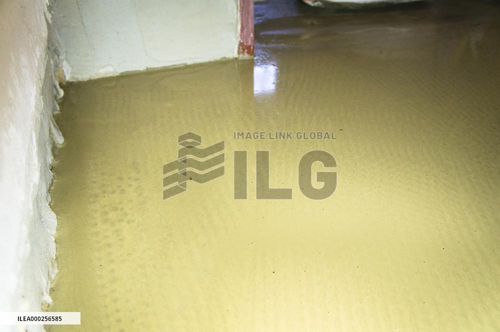 construction site, family house, bathroom, reconstruction, renovation, self-leveling compound, floor, flooring