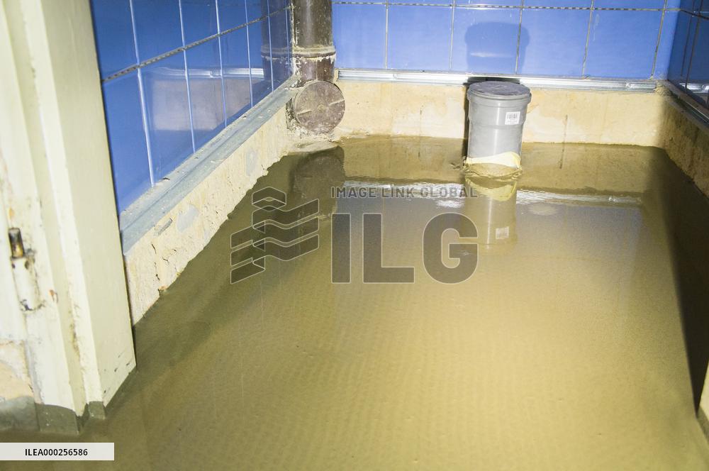 construction site, family house, bathroom, reconstruction, renovation, self-leveling compound, floor, flooring