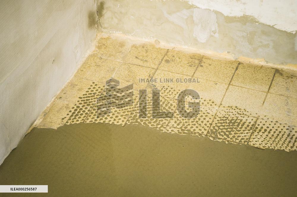 construction site, family house, bathroom, reconstruction, renovation, self-leveling compound, floor, flooring