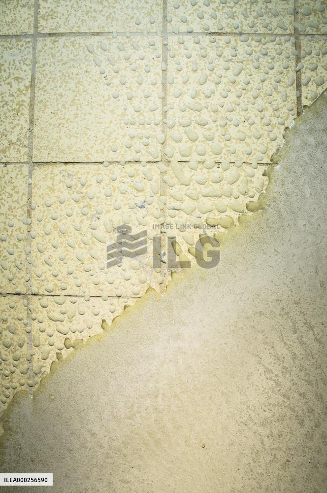 construction site, family house, bathroom, reconstruction, renovation, self-leveling compound, floor, flooring