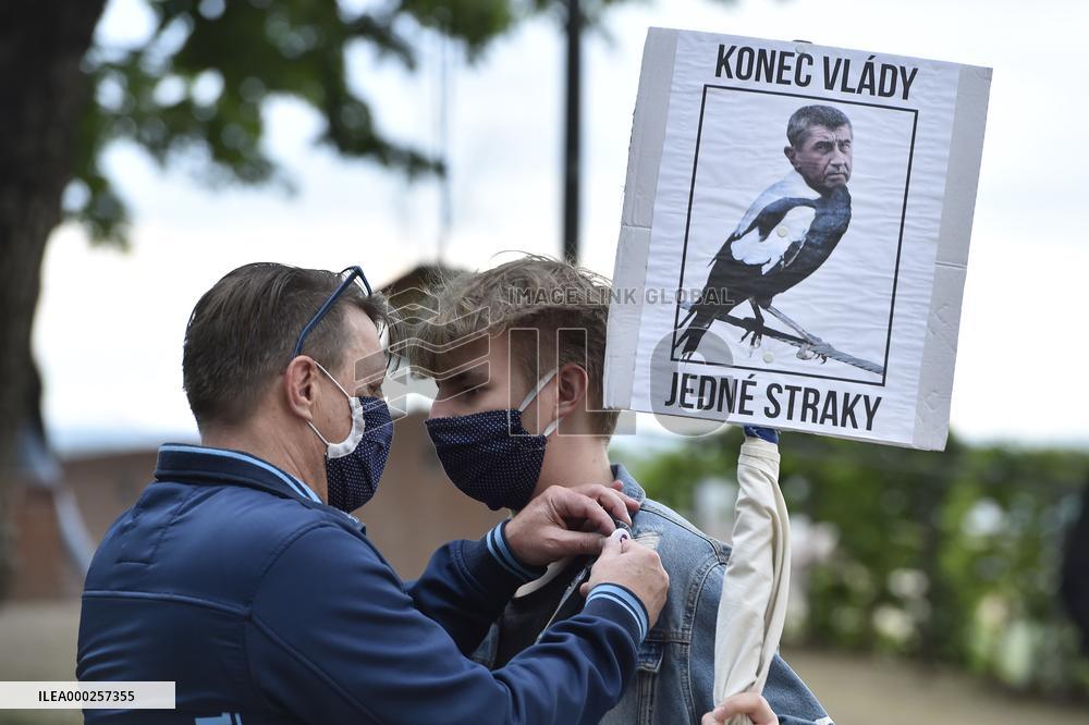 Several dozens protest in Brno against govt steps amid epidemic