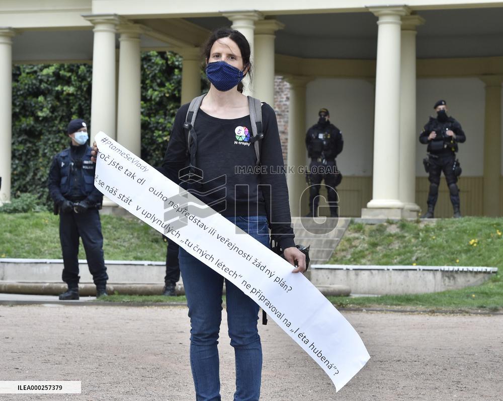 Several dozens protest in Brno against govt steps amid epidemic