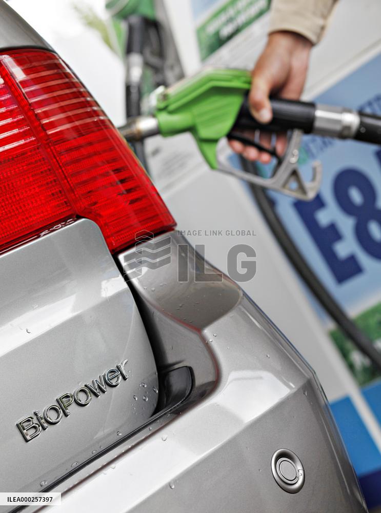 BioPower, Ethanol E85,alcohol, refueling, fueling, fuel,  petrol, filling, gas station, Saab 95