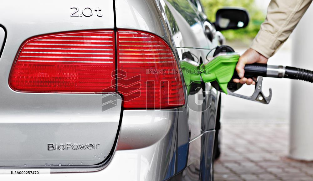 BioPower, Ethanol E85,alcohol, refueling, fueling, fuel, petrol, filling, gas station, Saab 95