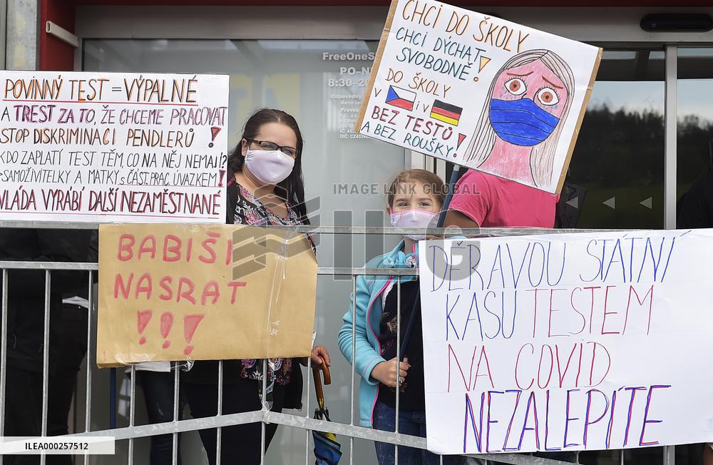 People, working, abroad, protest, cross border, Czech, Germany, covid-19