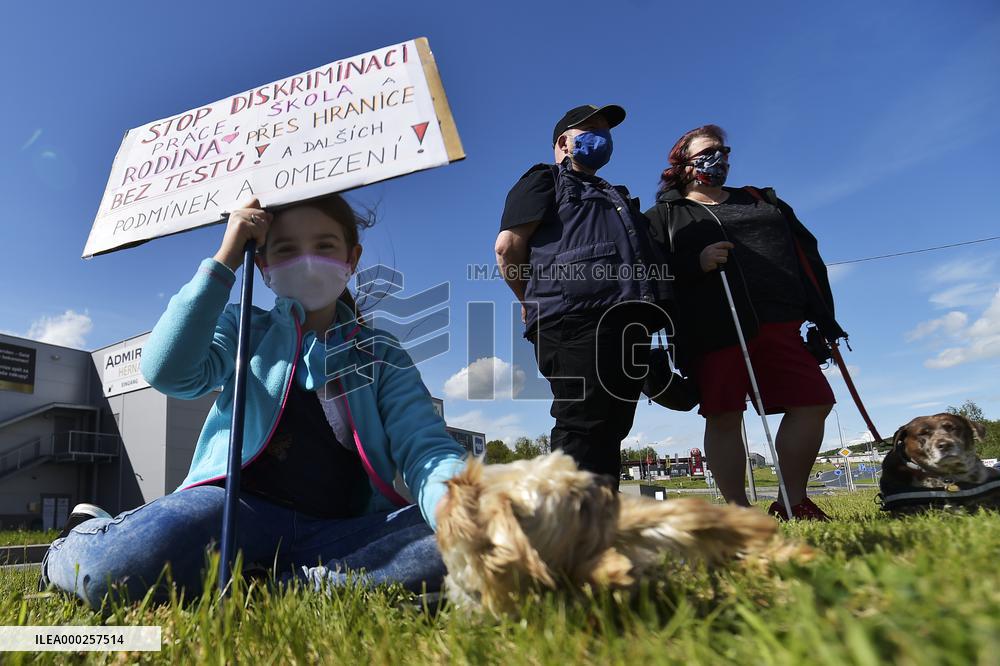 People, working, abroad, protest, cross border, Czech, Germany, covid-19