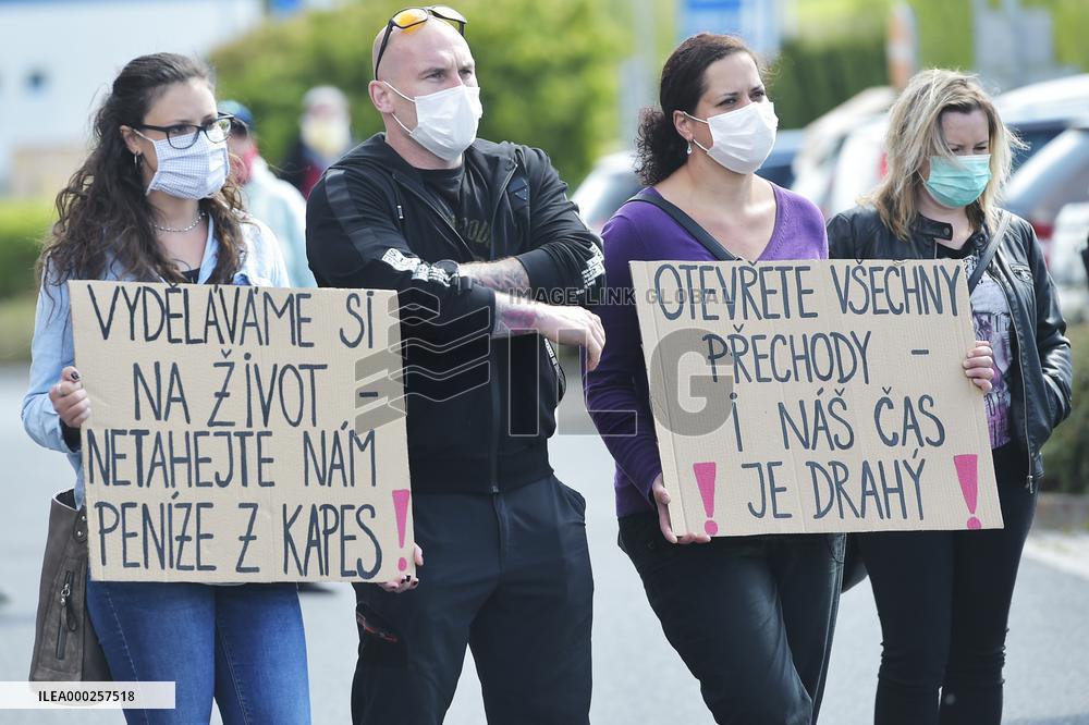 People, working, abroad, protest, cross border, Czech, Germany, covid-19