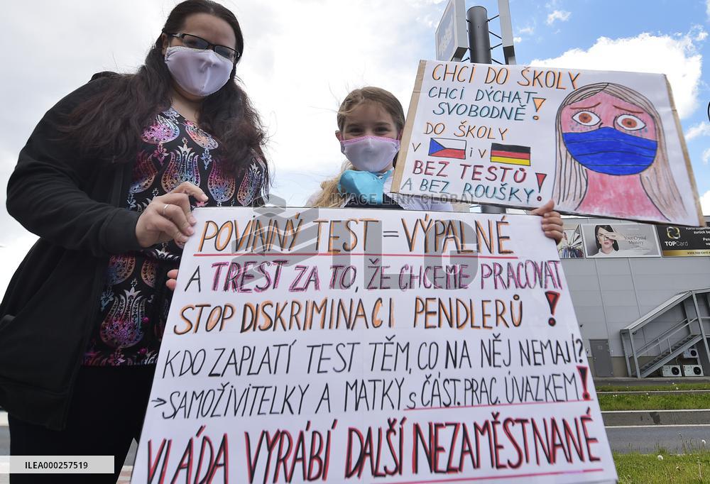People, working, abroad, protest, cross border, Czech, Germany, covid-19