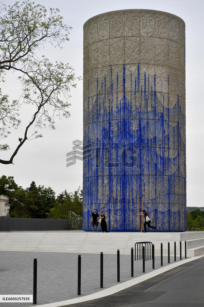 artist Federico Diaz has installed his art relief on the Blanka road tunnel's ventilation shaft