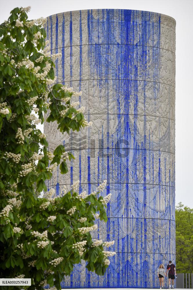 artist Federico Diaz has installed his art relief on the Blanka road tunnel's ventilation shaft