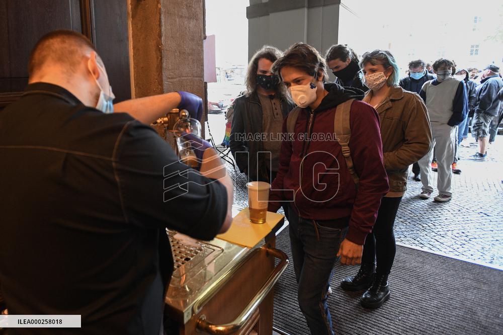 Restaurant Malostranska Beseda, terrace, people, beer plastic cups, face mask