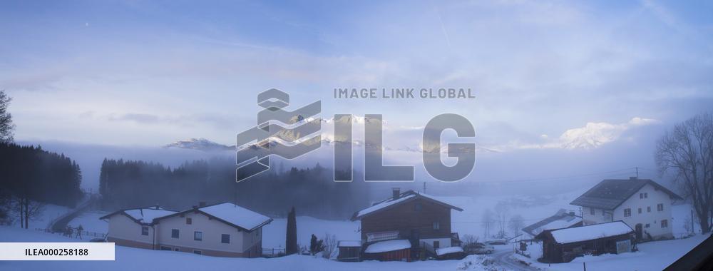 Eastern Alps, Tennen Mountains, Tennengebirge, landscape, winter, snow, fog, foggy