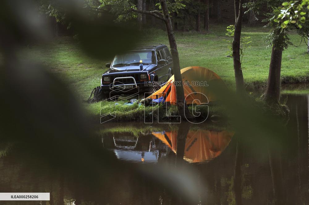 camping, camp, tent, pond, lake, car, gas cooker