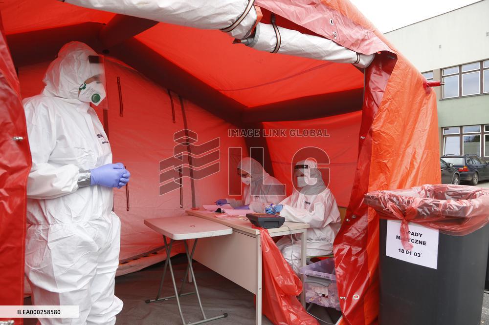 Coronavirus tests for miners at the hospital in Rybnik