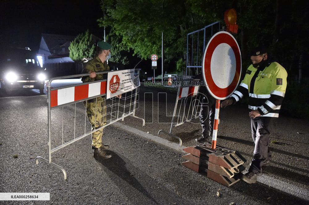 All crossings on Czech borders with Austria and Germany are reopen, Postorna, Reintal