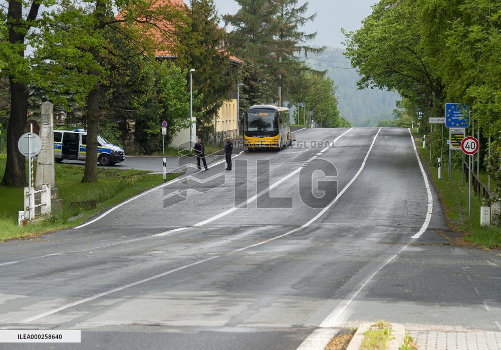 All crossings on Czech borders with Austria and Germany are reopen, Petrovice, Luckendorf