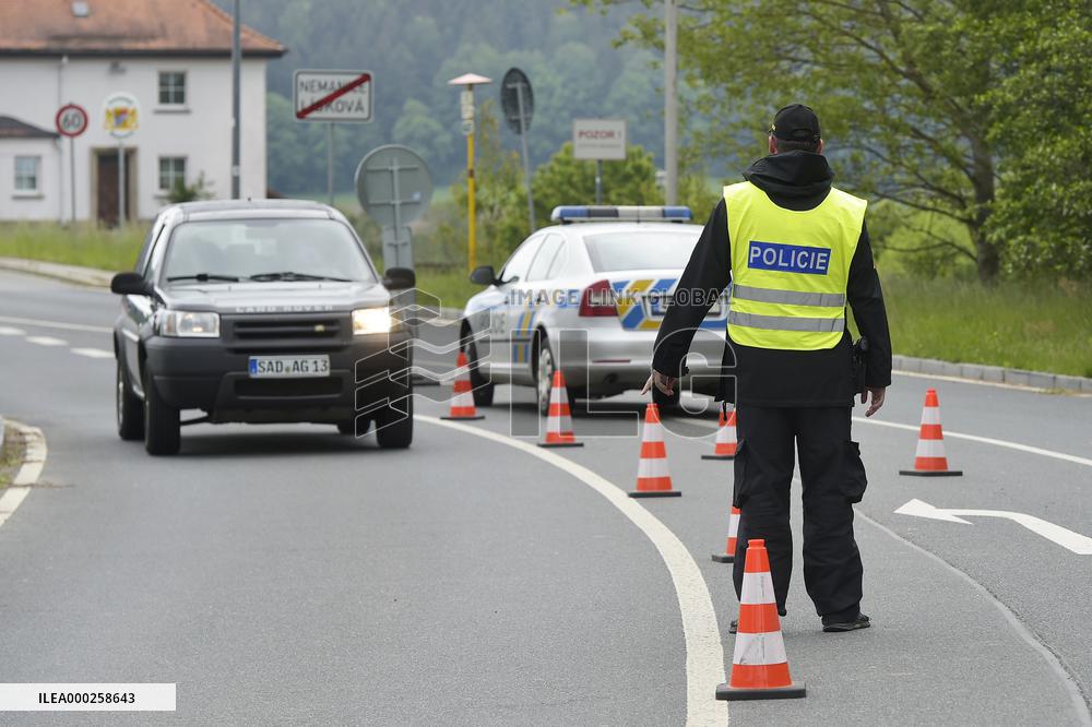 All crossings on Czech borders with Austria and Germany are reopen, Liskova