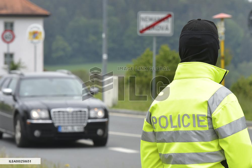 All crossings on Czech borders with Austria and Germany are reopen, Liskova
