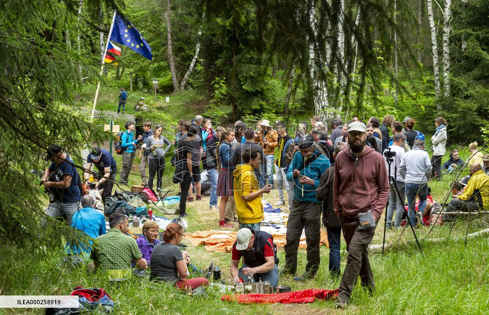 Czech-German border Mytina, people, policemen, soldier, protest, meeeting