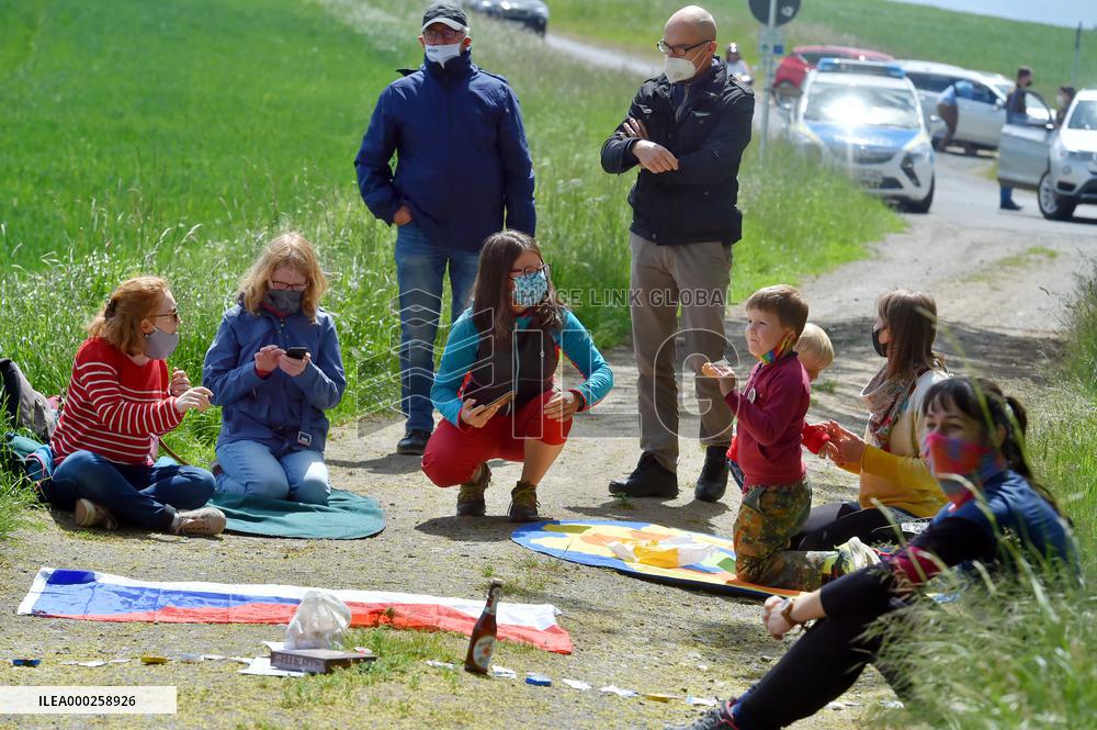 Czech-German border Mytina, people, policemen, soldier, protest, meeeting