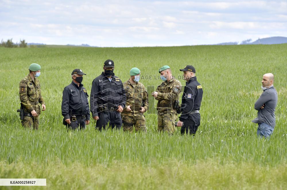 Czech-German border Mytina, people, policemen, soldier, protest, meeeting