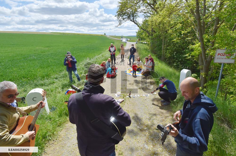Czech-German border Mytina, people, policemen, soldier, protest, meeeting