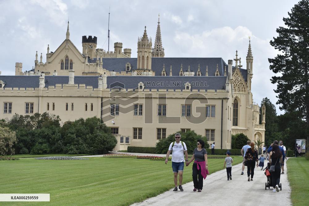 Lednice Chateau park