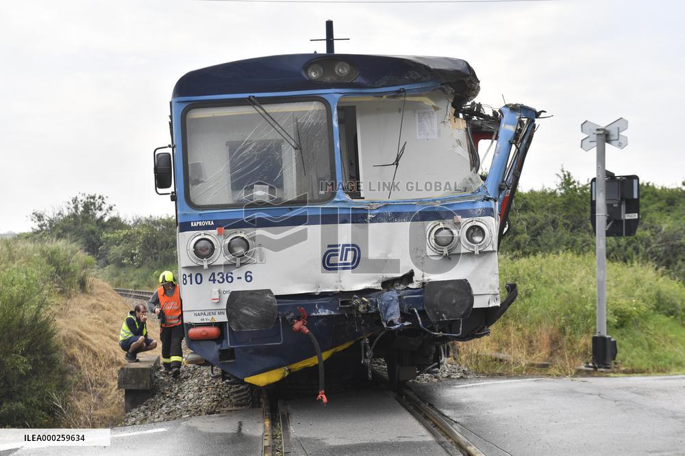 ten injured as train collides with bus at level crossing