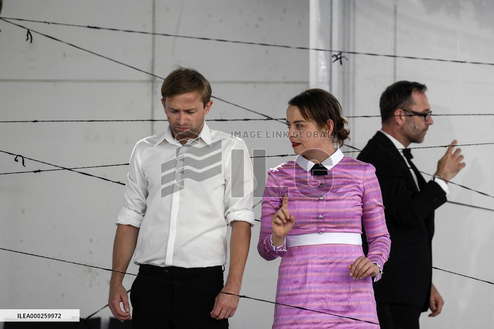 Meda, theater staging, rehearsal