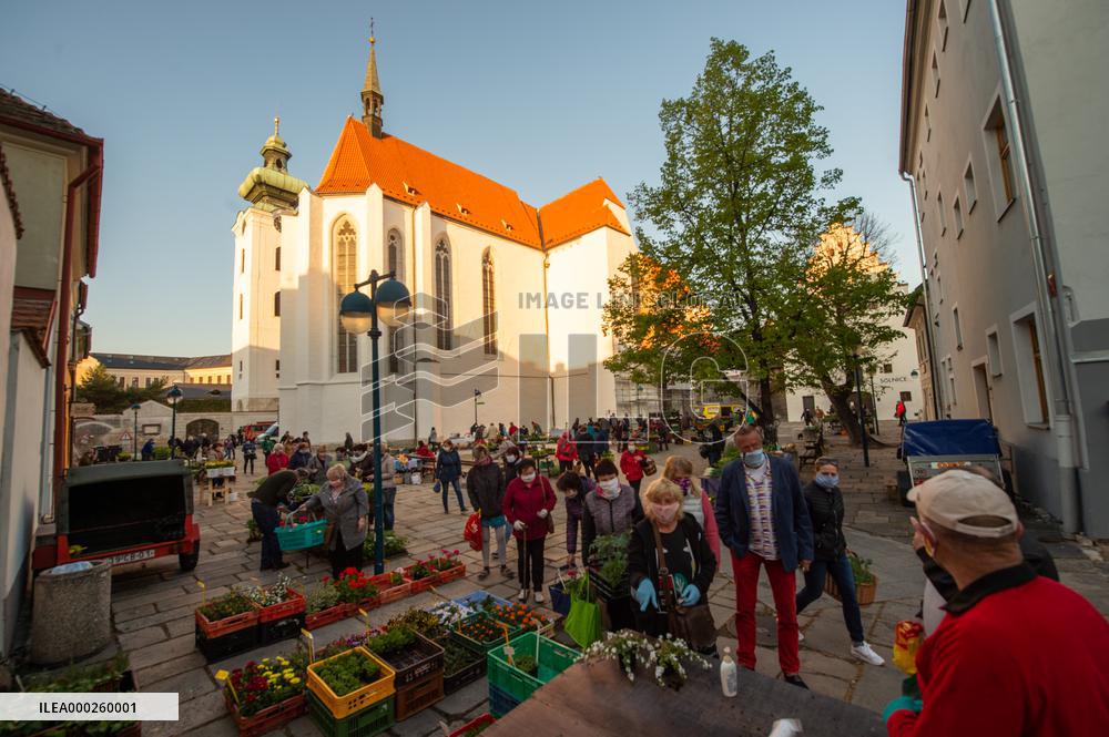 Farmer, market, people, face mask, Ceske Budejovice, Czech Republic
