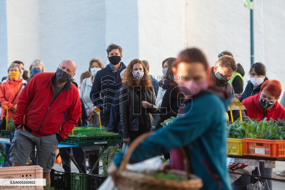 Farmer, market, people, face mask, Ceske Budejovice, Czech Republic