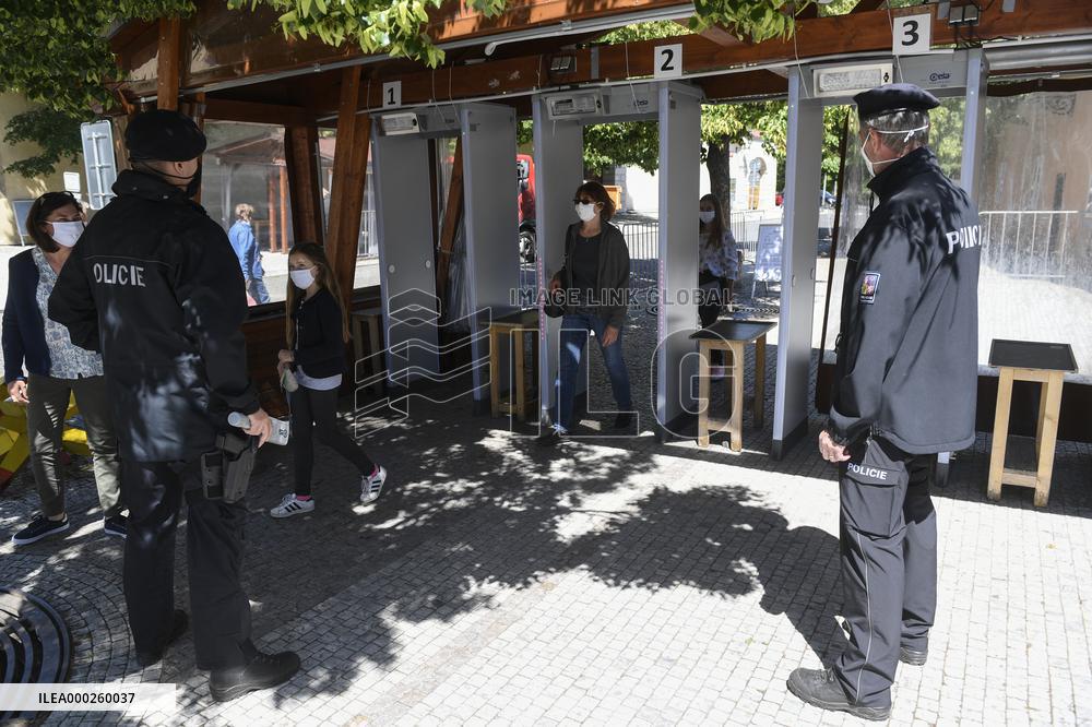 security measures at the entrance to Prague Castle in Prague