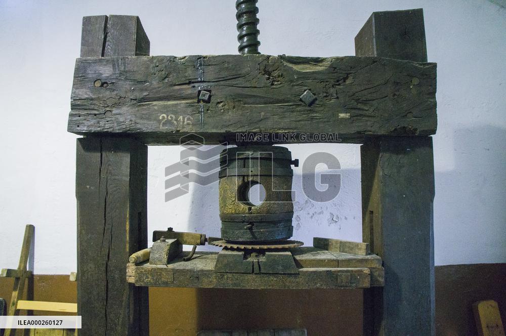 Handmade Paper Mill Velke Losiny