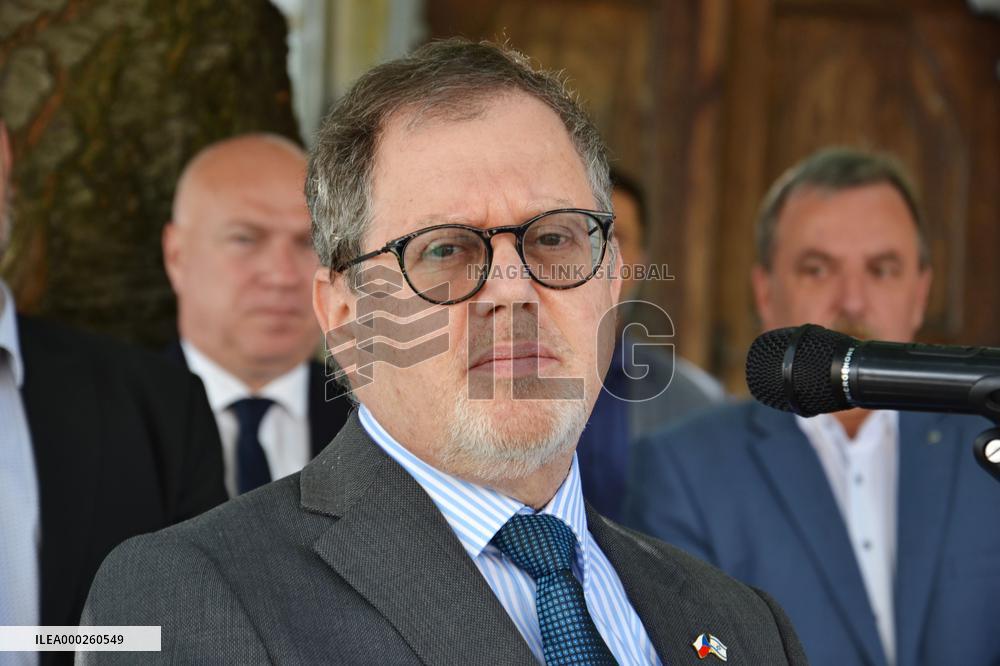 Daniel Meron, Stolpersteine (stumbling stones)