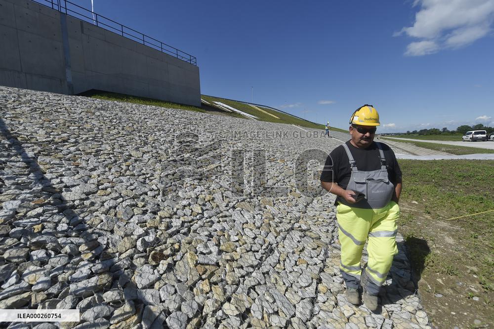 Raciborz dam, Odra river