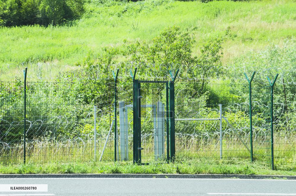 Macelj/Gruskovje border crossing - Croatia - Slovenia, HR-SLO, traffic, fence, razor-wire
