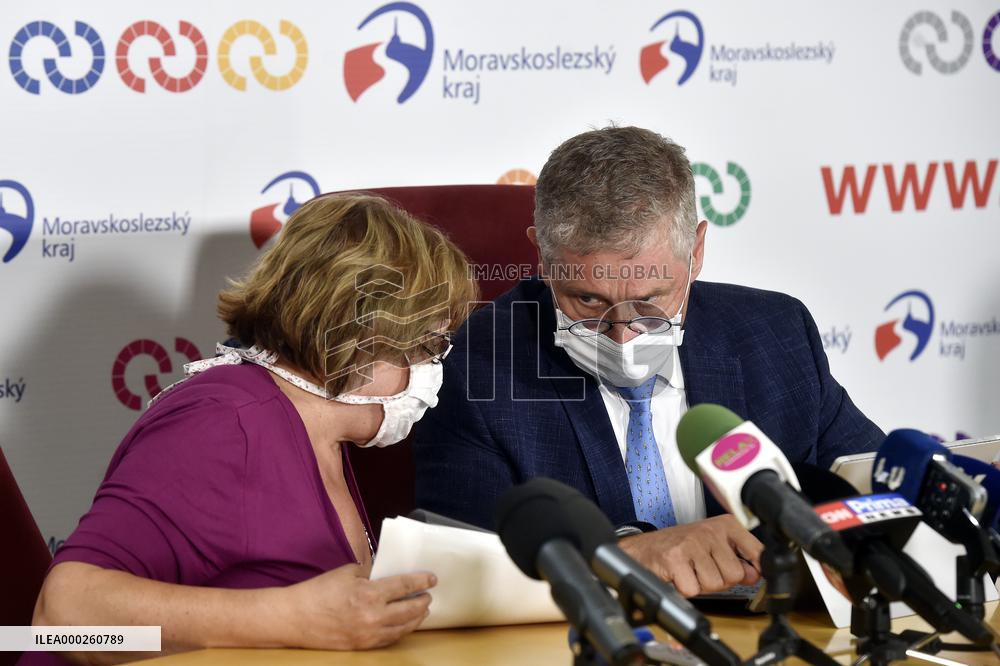 Pavla Svrcinova, Ivo Vondrak