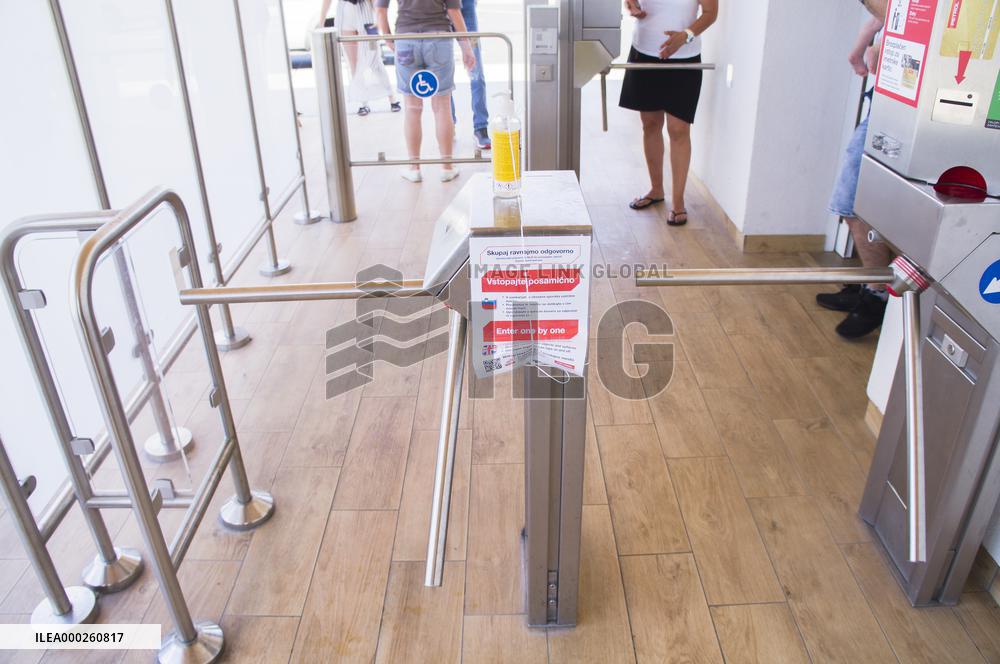A4 motorway, highway, restaurant, toilets, WC, a hand disinfection, sprayer disinfectant solution