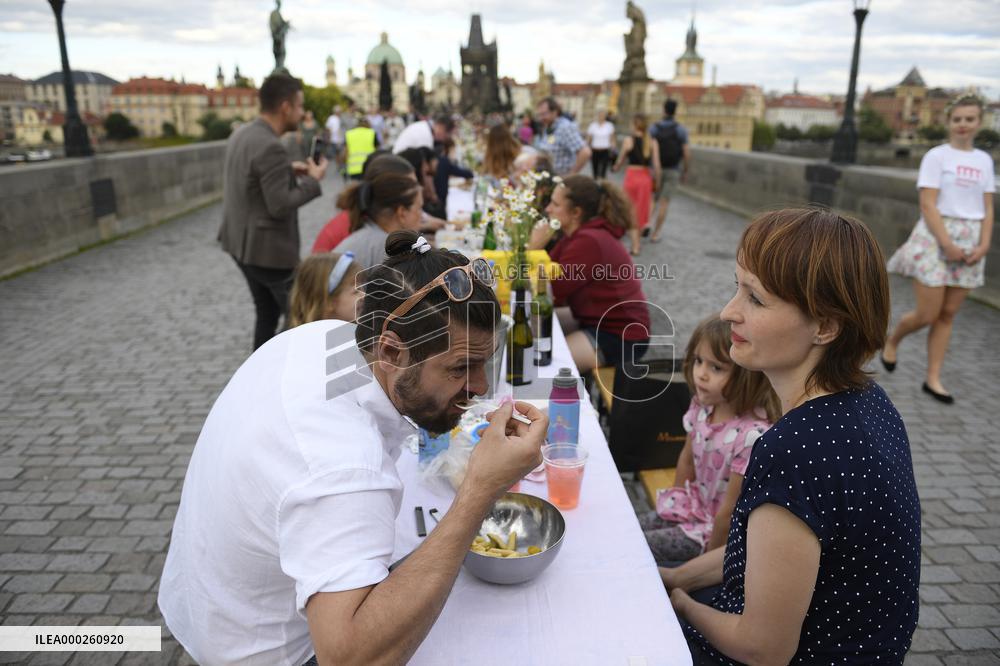 Dinner at 500 metre long table, Charles Bridge, Prague, citizens, Vltava River