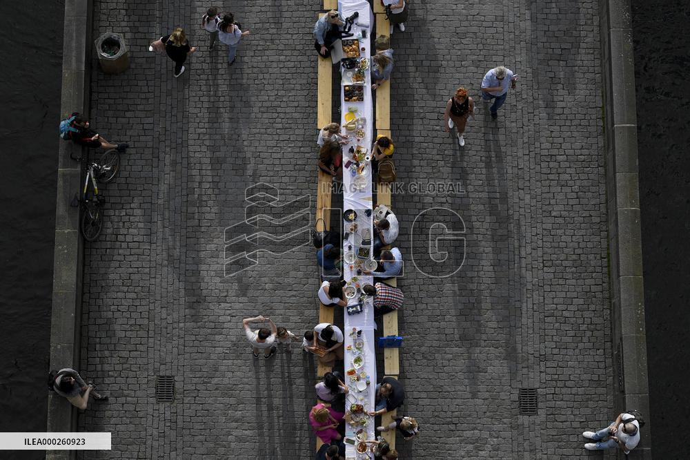 Dinner at 500 metre long table, Charles Bridge, Prague, citizens, Vltava River
