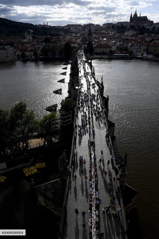 Dinner at 500 metre long table, Charles Bridge, Prague, citizens, Vltava River