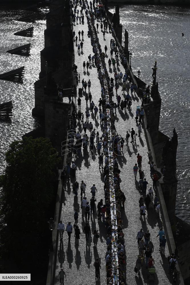 Dinner at 500 metre long table, Charles Bridge, Prague, citizens, Vltava River