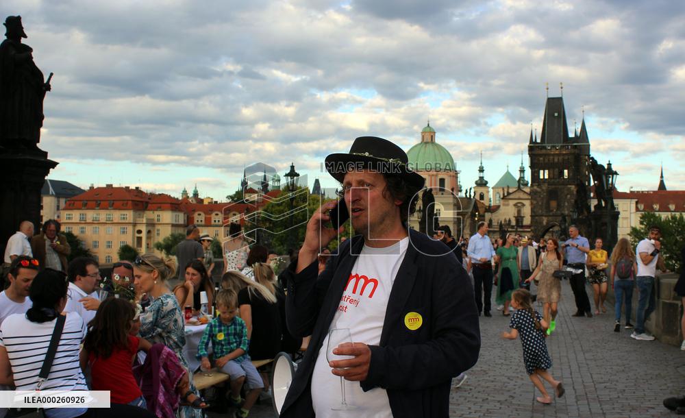 Dinner at 500 metre long table, Charles Bridge, Prague, citizens, Vltava River