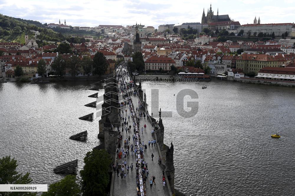 Dinner at 500 metre long table, Charles Bridge, Prague, citizens, Vltava River