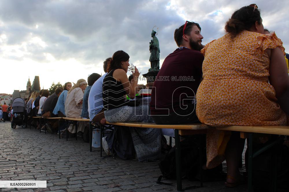 Dinner at 500 metre long table, Charles Bridge, Prague, citizens, Vltava River