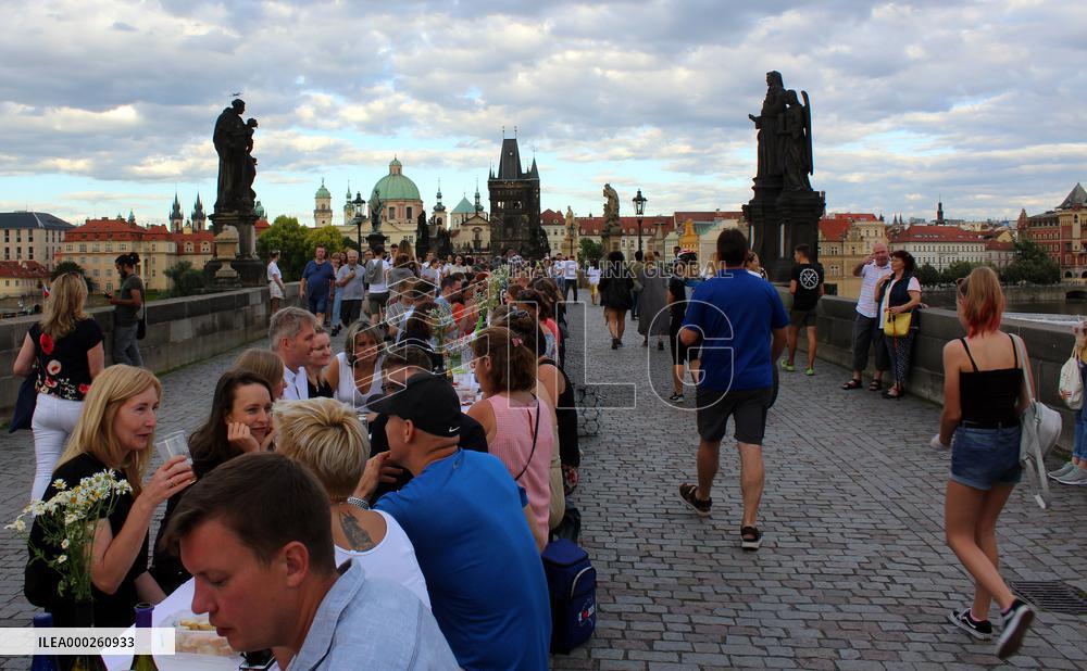 Dinner at 500 metre long table, Charles Bridge, Prague, citizens, Vltava River